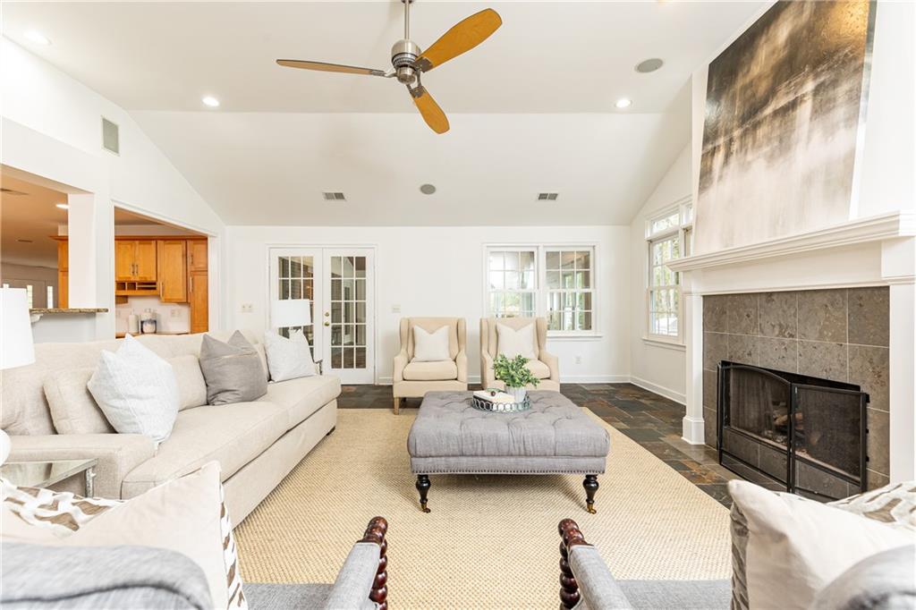 2830 W Roxboro Road NE