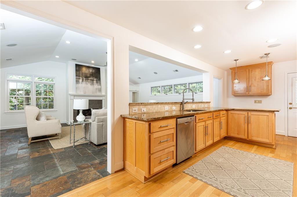2830 W Roxboro Road NE