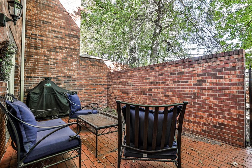2 Pendleton Place NE