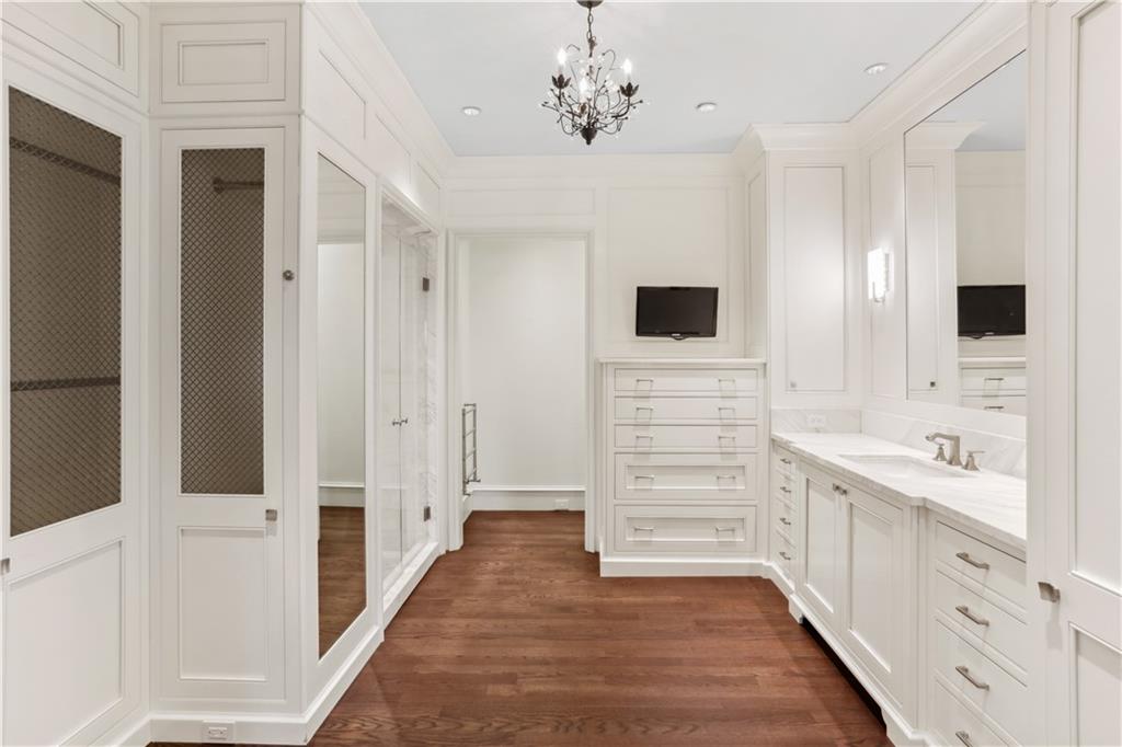 2724 Peachtree Road NW Unit 202