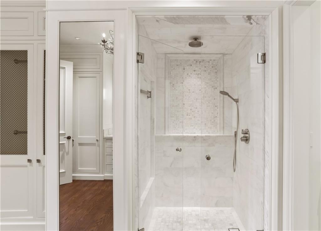 2724 Peachtree Road NW Unit 202