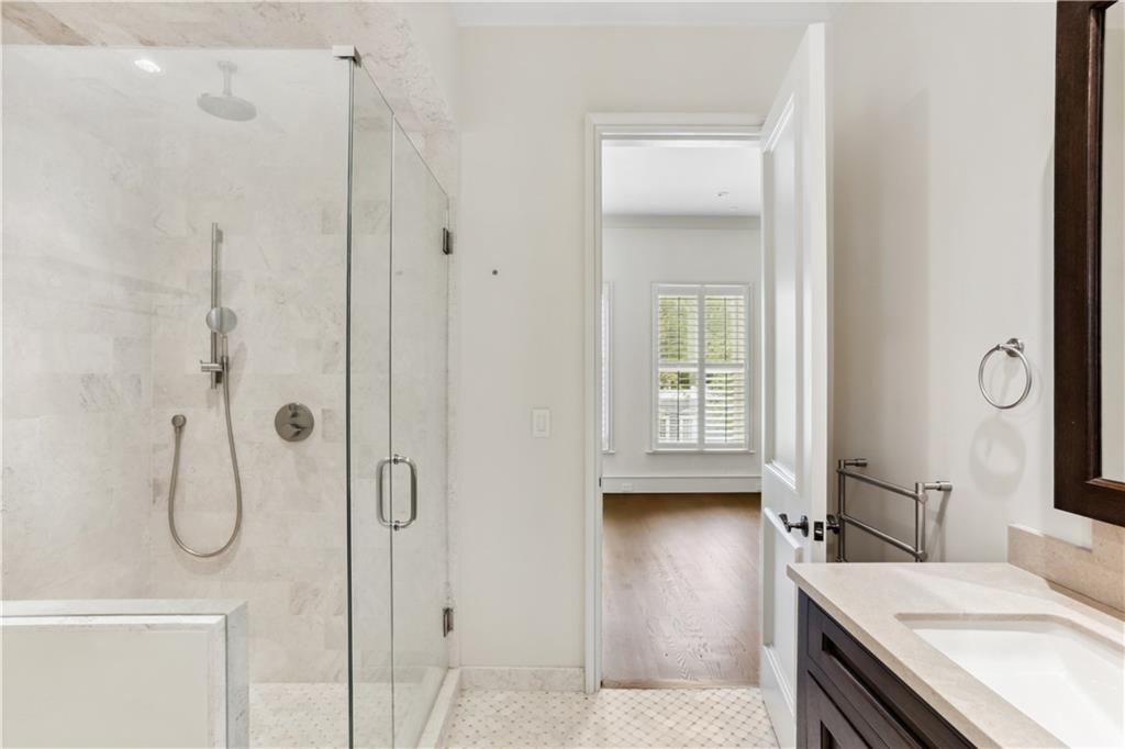 2724 Peachtree Road NW Unit 202
