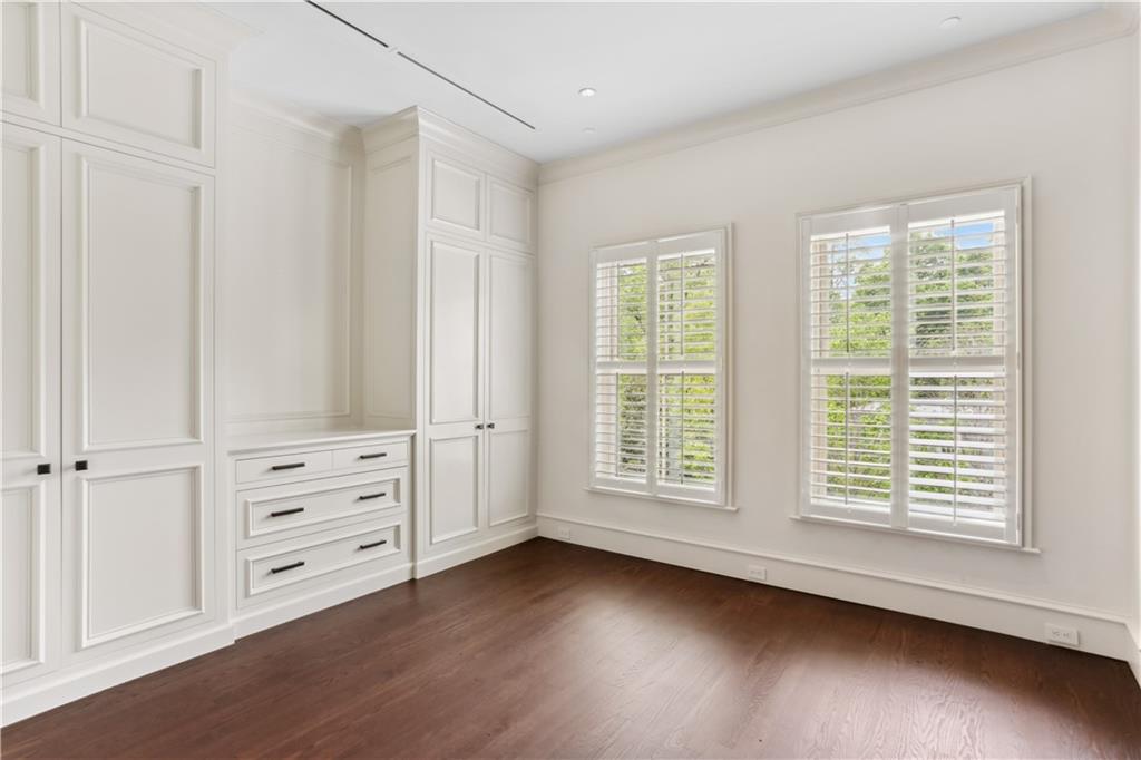2724 Peachtree Road NW Unit 202
