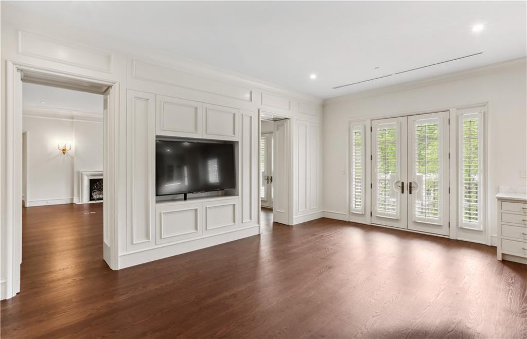 2724 Peachtree Road NW Unit 202