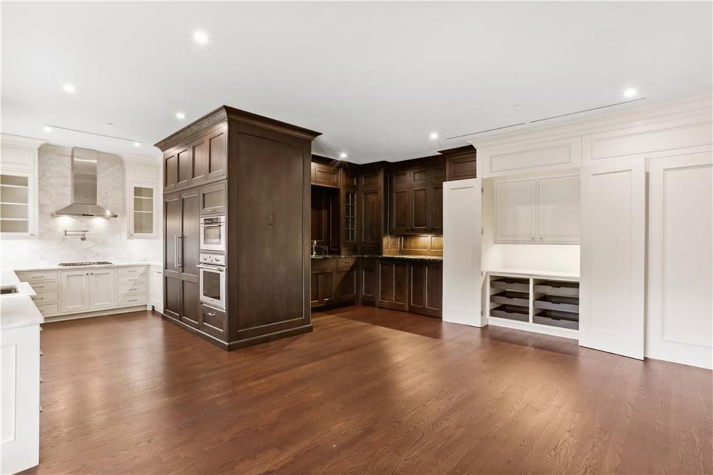 2724 Peachtree Road NW Unit 202