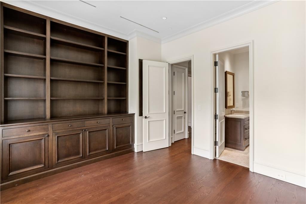 2724 Peachtree Road NW Unit 202