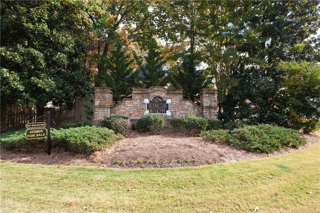 2774 Riderwood Lane NE