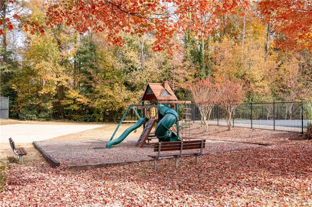 2774 Riderwood Lane NE