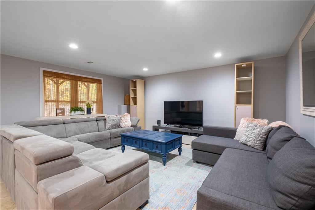 2774 Riderwood Lane NE