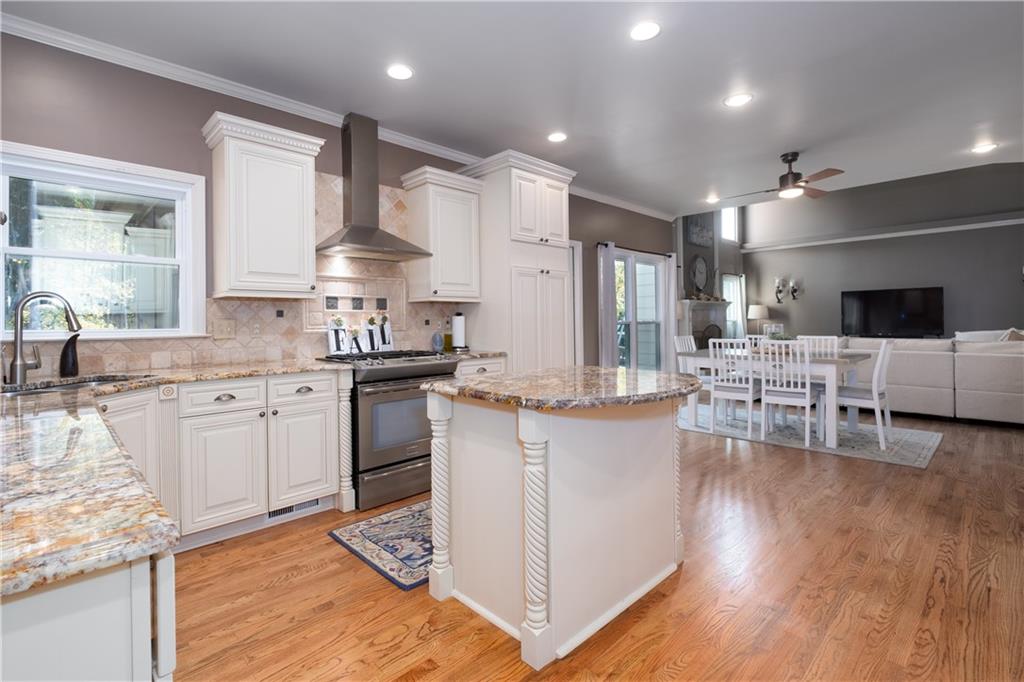 2774 Riderwood Lane NE