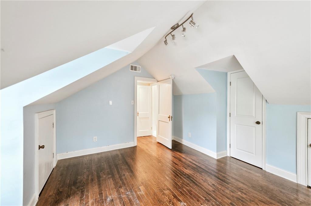563 Collier Road NW