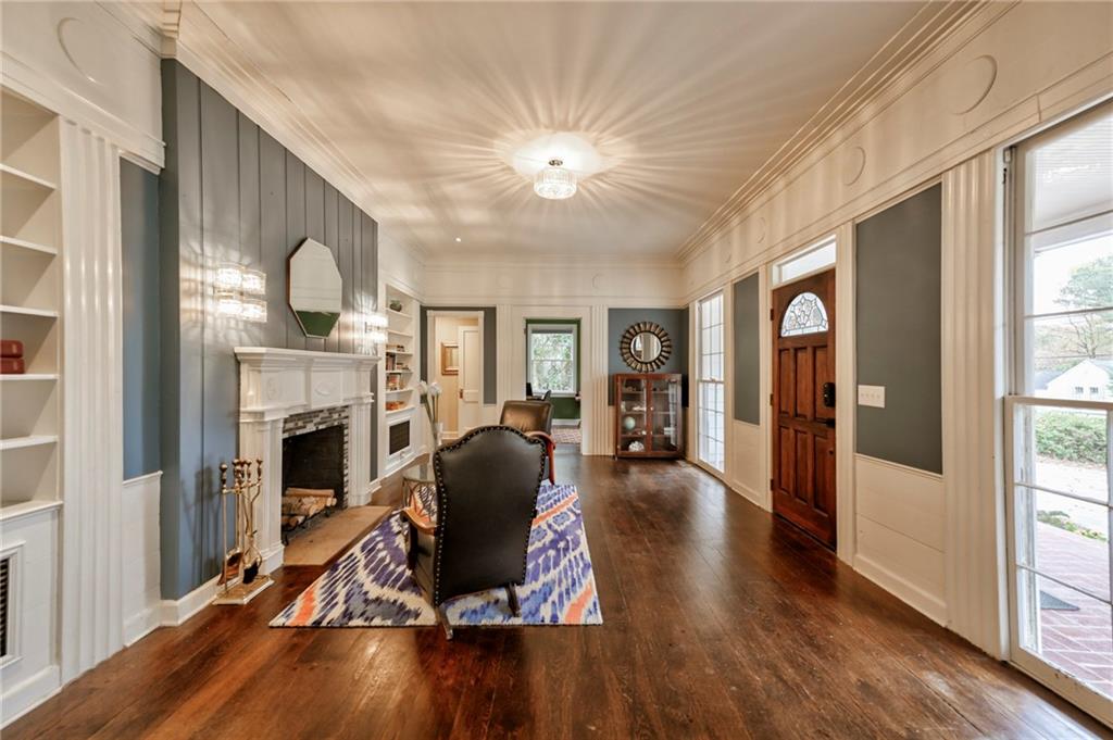 563 Collier Road NW