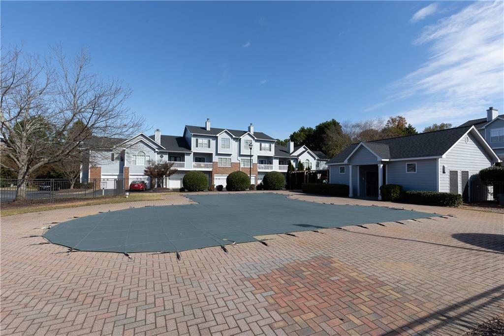 811 Vinings Forest Lane SE