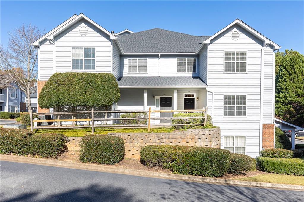 811 Vinings Forest Lane SE