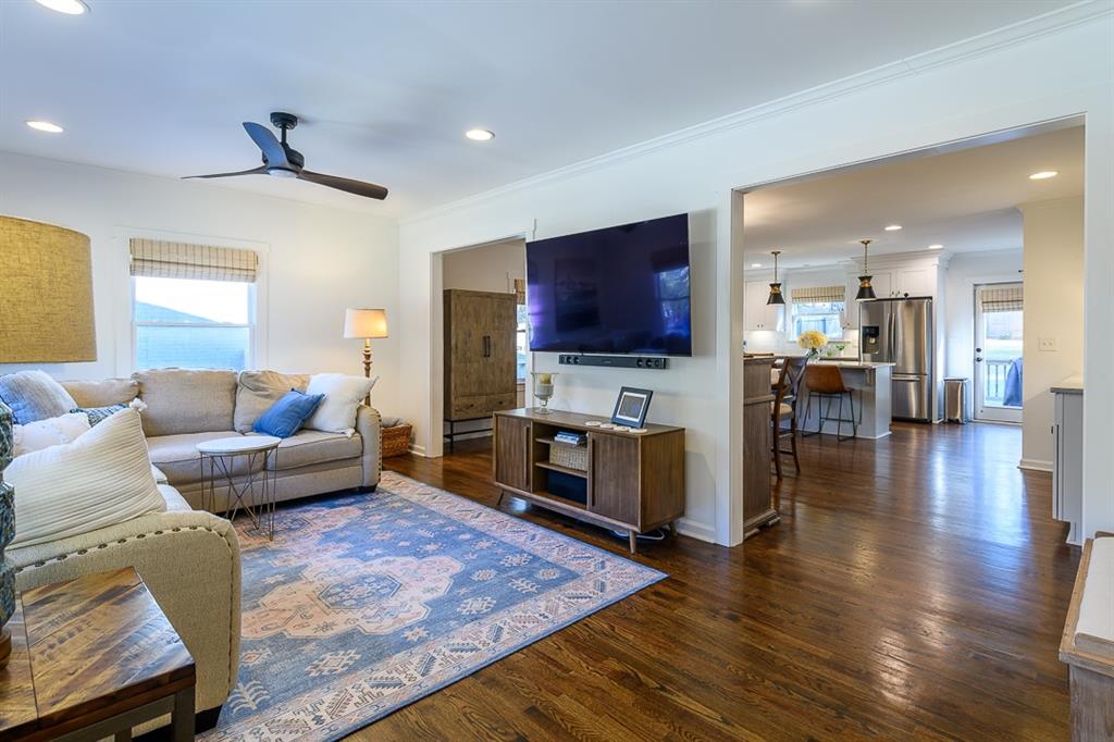 1525 Deerwood Drive