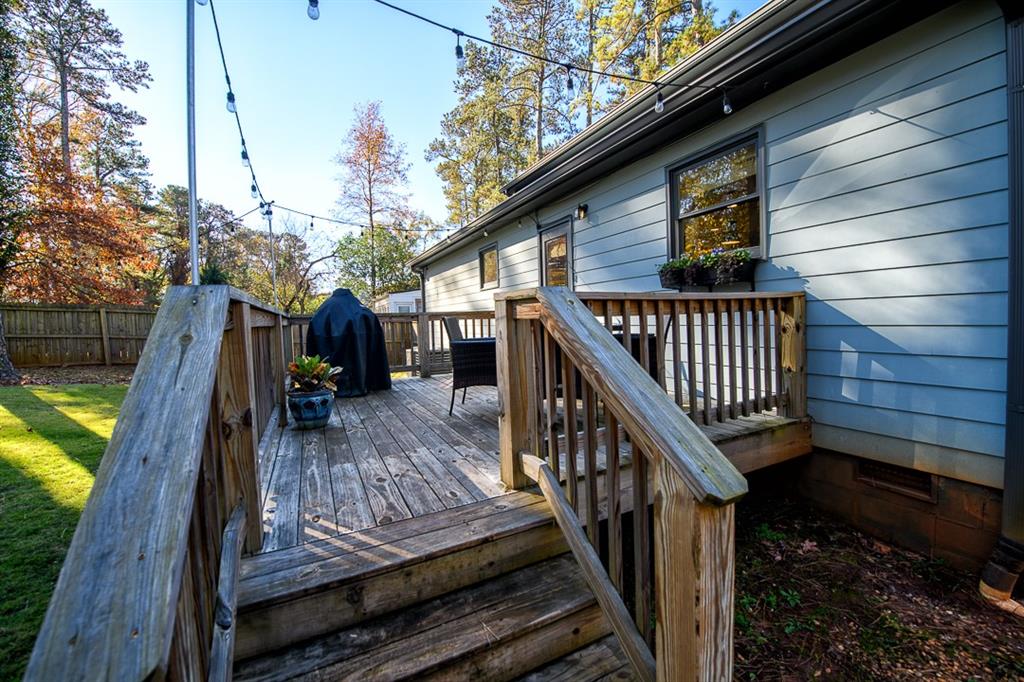 1525 Deerwood Drive
