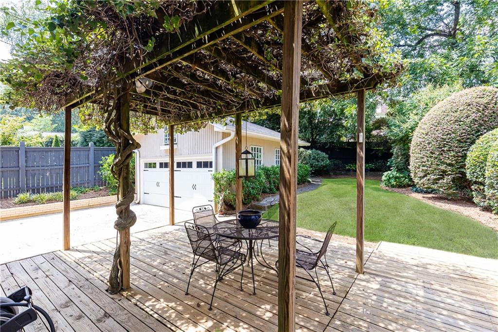 116 Huntington Road NE