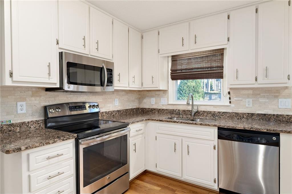 3265 WOODCLIFF Way