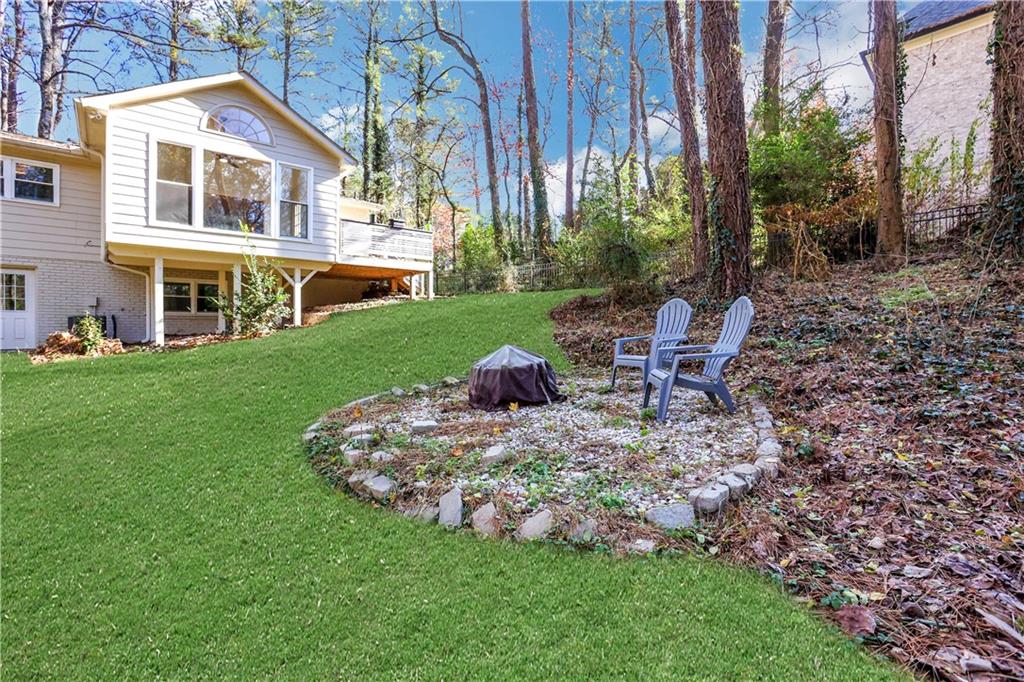 208 Shadowlawn Road SE