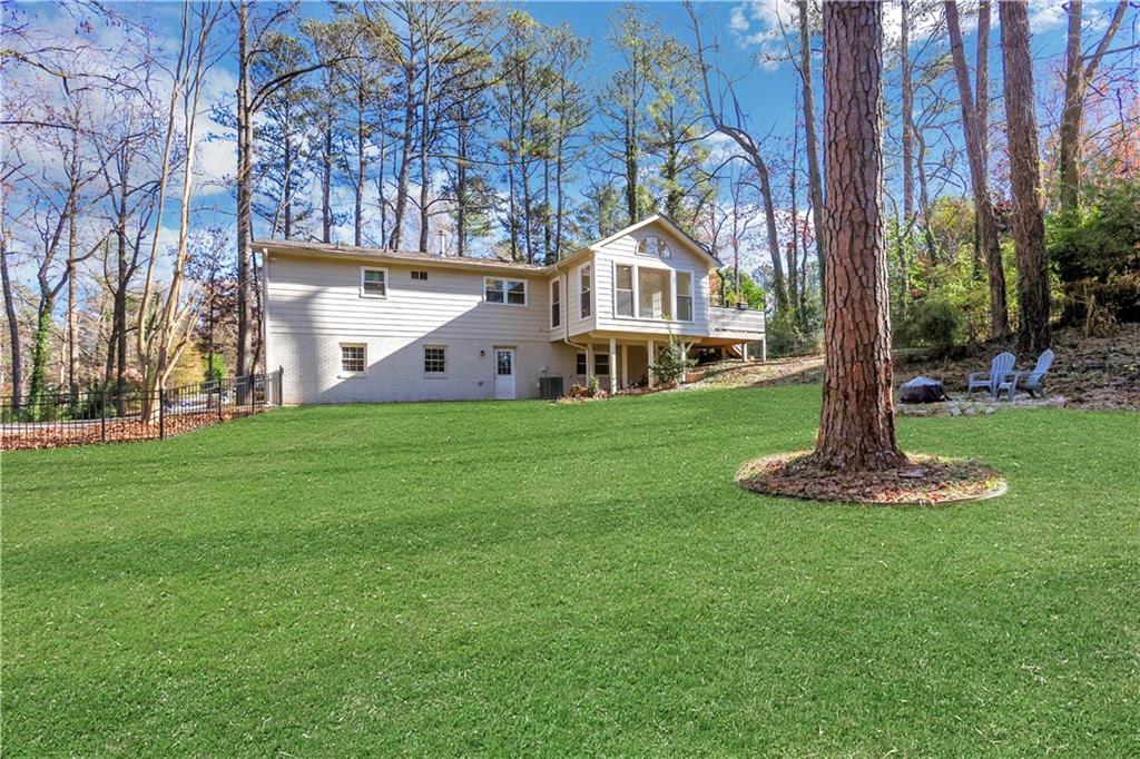 208 Shadowlawn Road SE