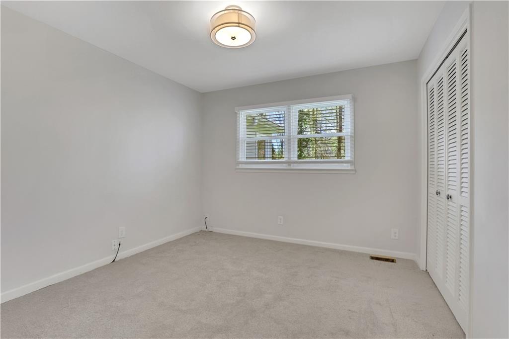 208 Shadowlawn Road SE