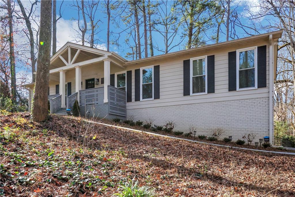 208 Shadowlawn Road SE