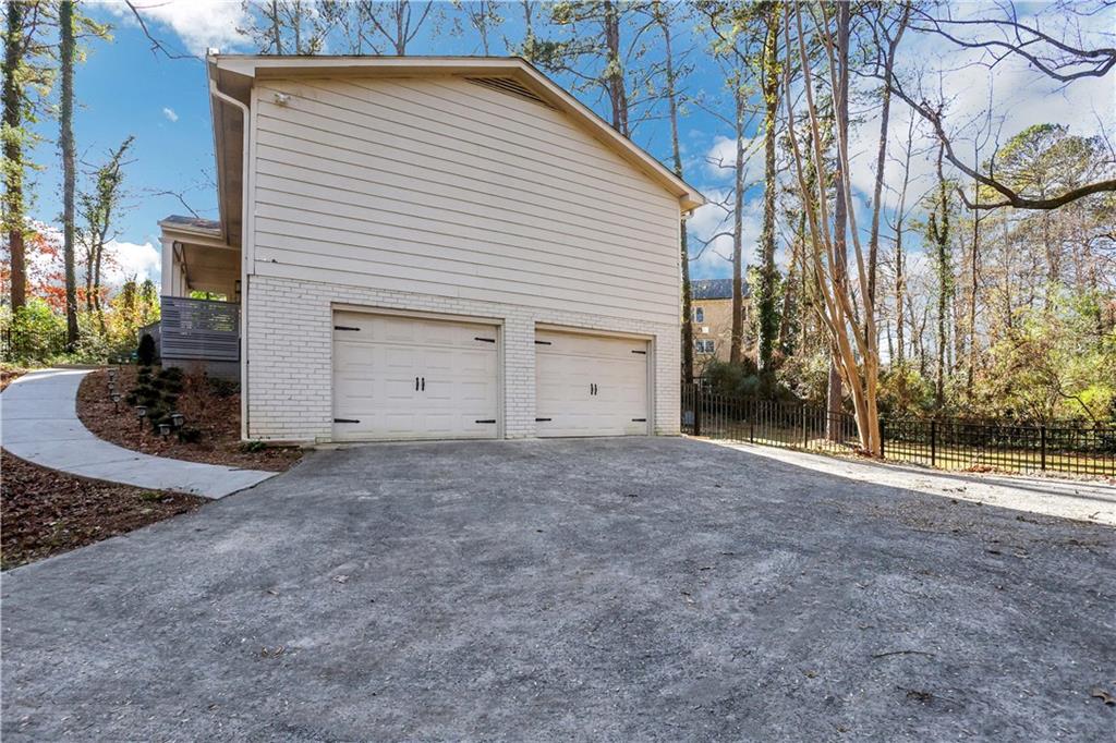 208 Shadowlawn Road SE
