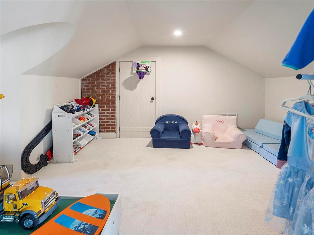 1290 W Wesley Road NW