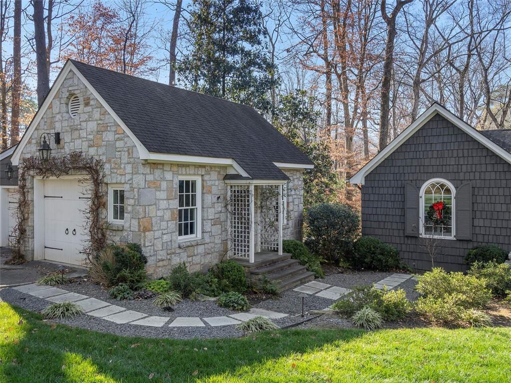 1290 W Wesley Road NW