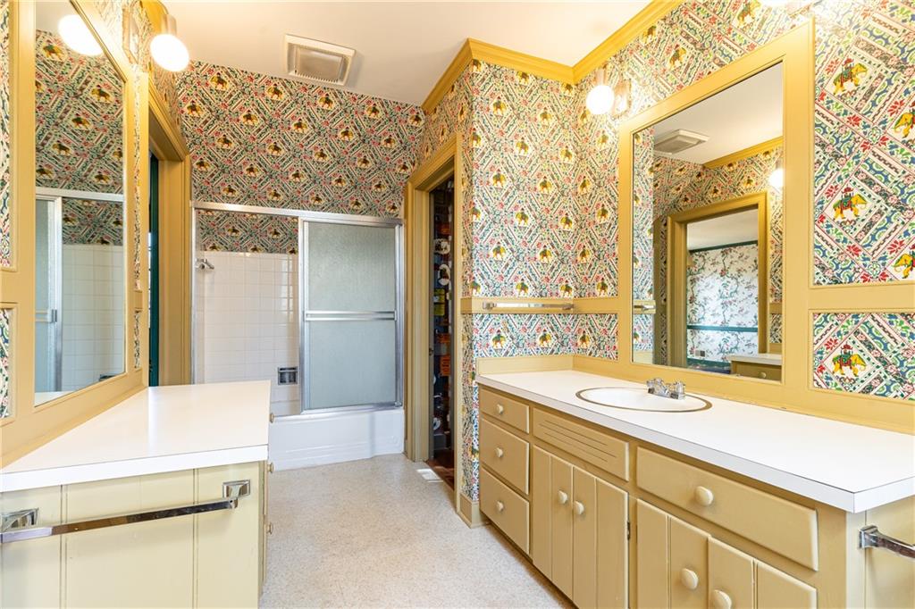 1961 River Forest Road NW