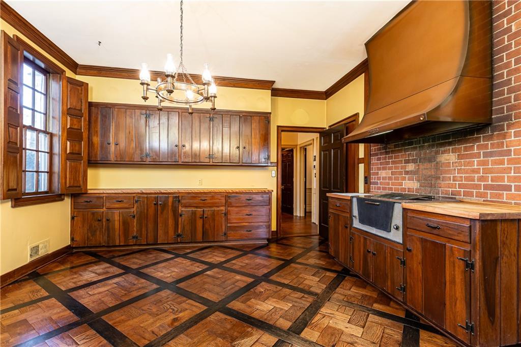 1961 River Forest Road NW