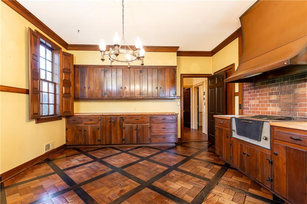 1961 River Forest Road NW