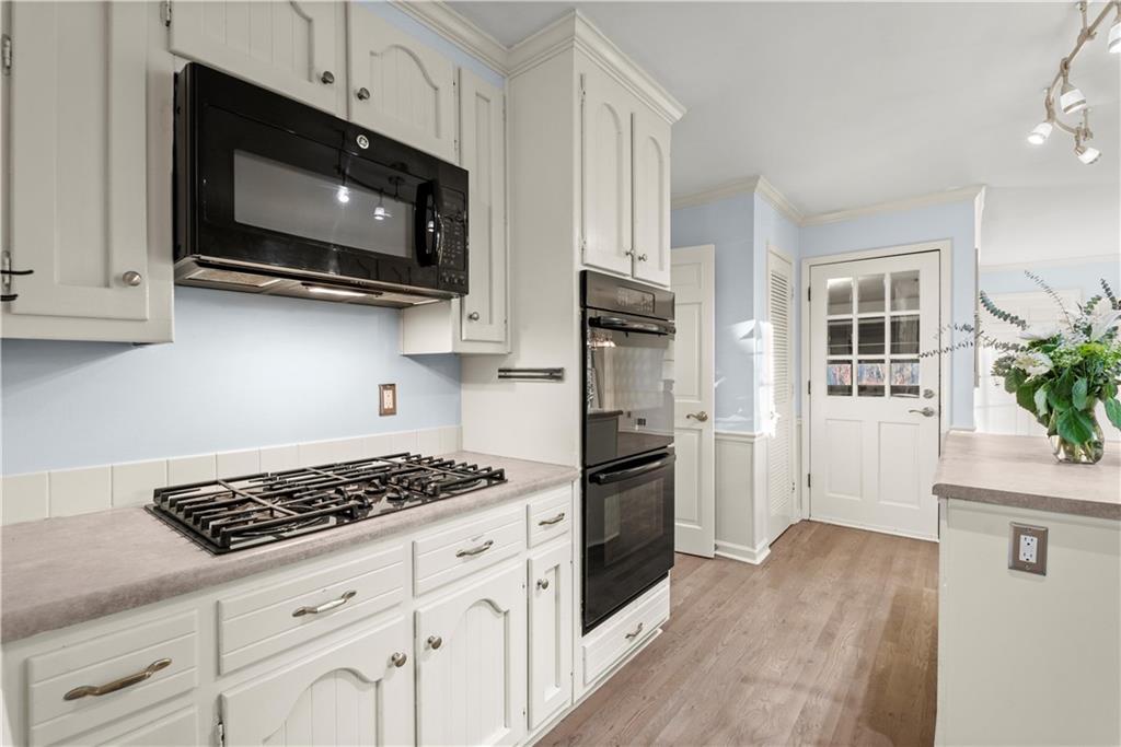 4687 Amberwood Trail
