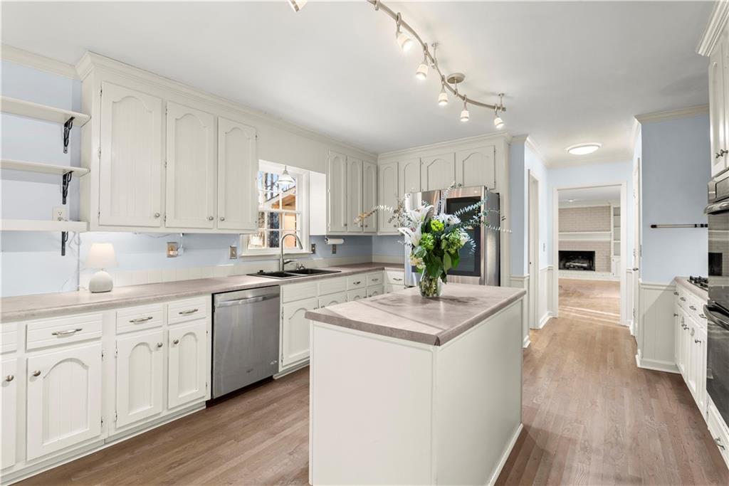 4687 Amberwood Trail