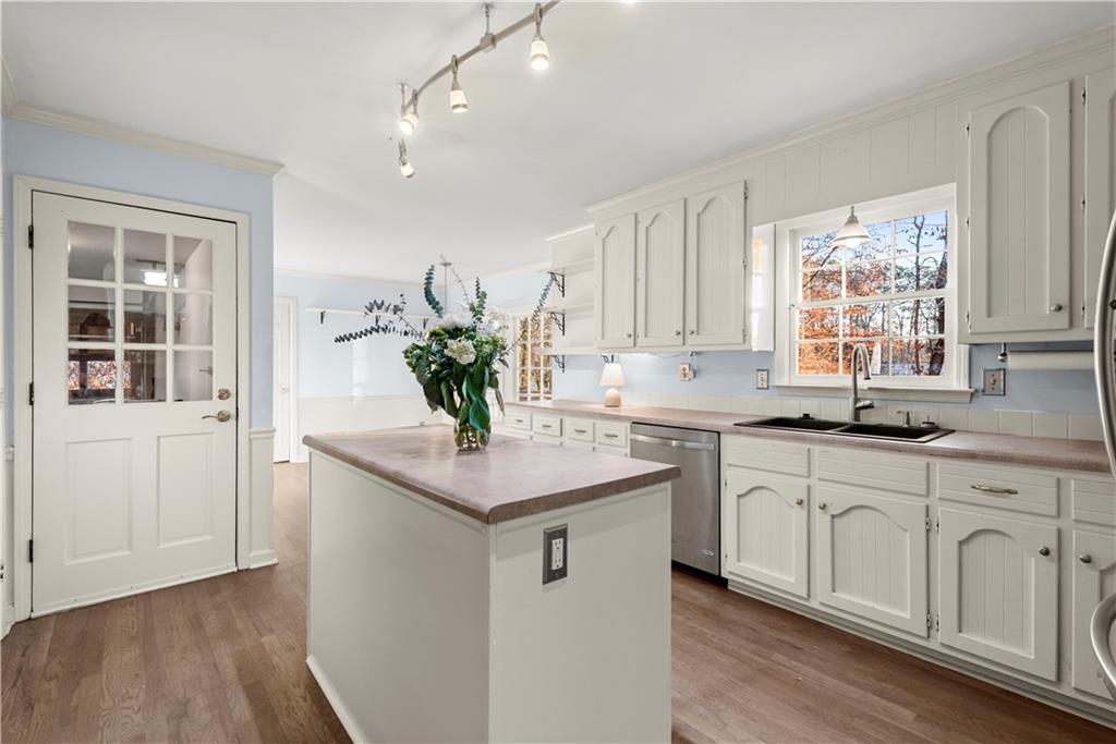4687 Amberwood Trail