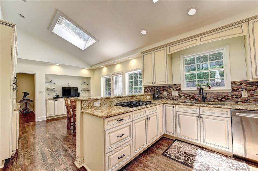485 Valley Road