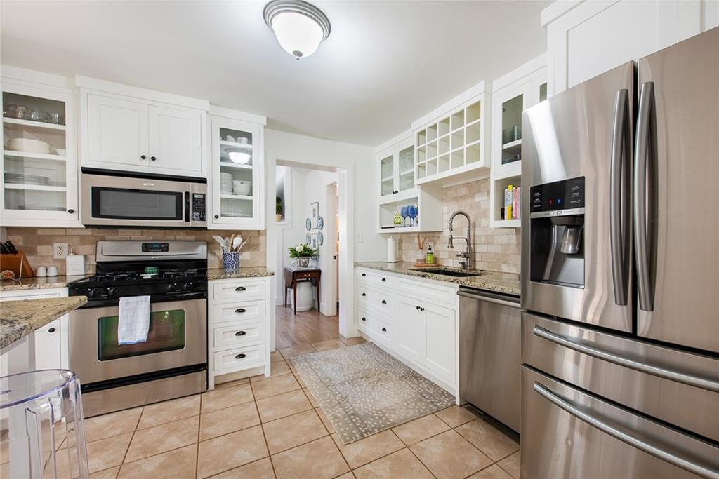2796 Georgian Drive W