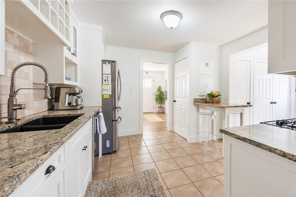 2796 Georgian Drive W