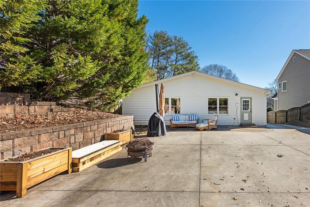 2796 Georgian Drive W