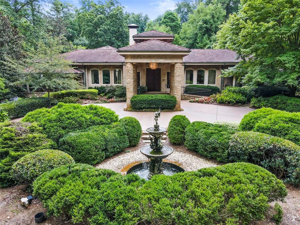 544 Valley Road NW