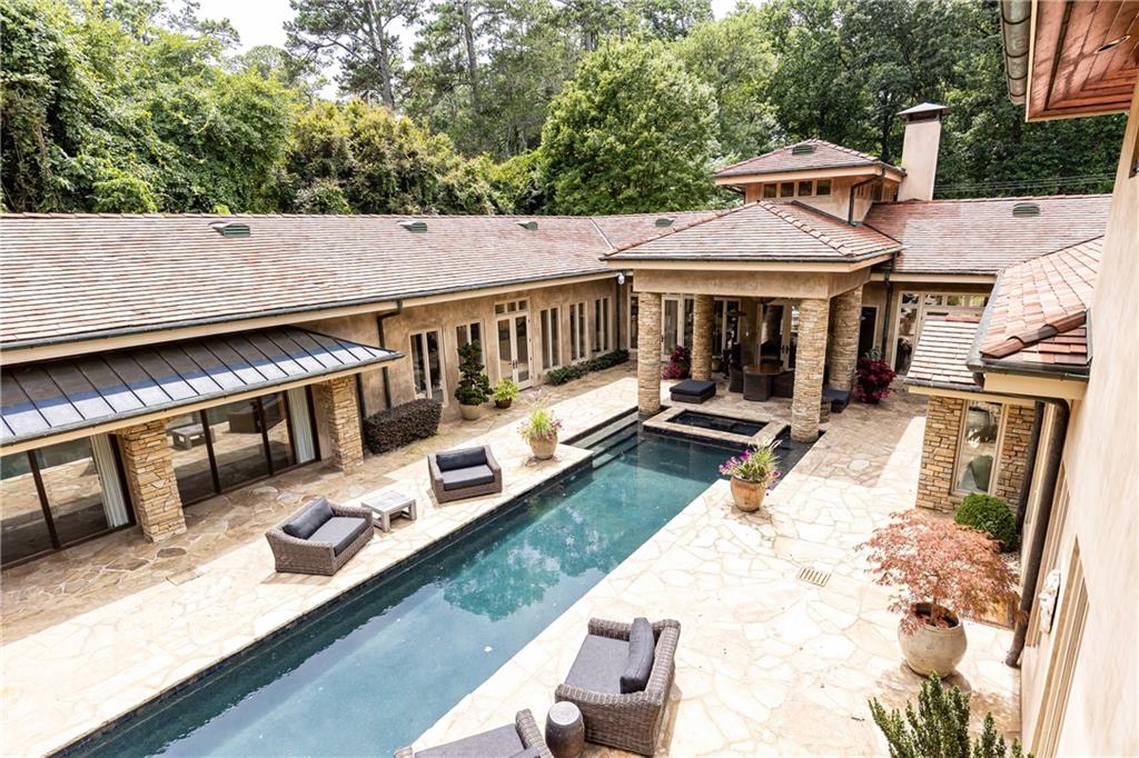 544 Valley Road NW
