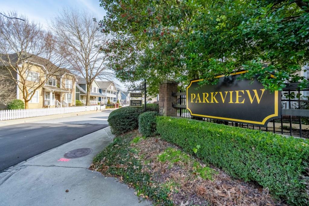 2200 Parkview Lane NW