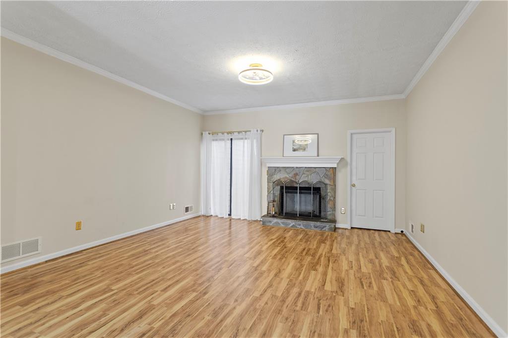 4044 Elm Street