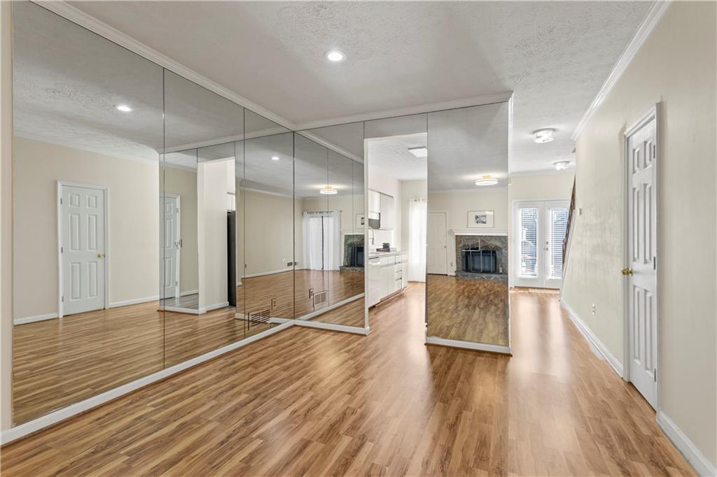 4044 Elm Street