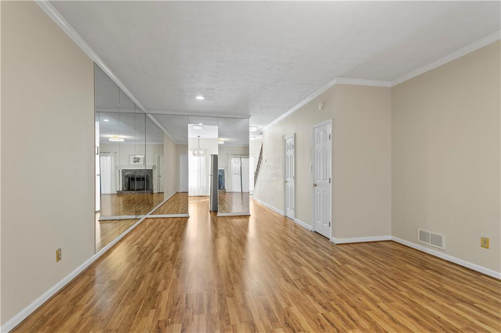 4044 Elm Street