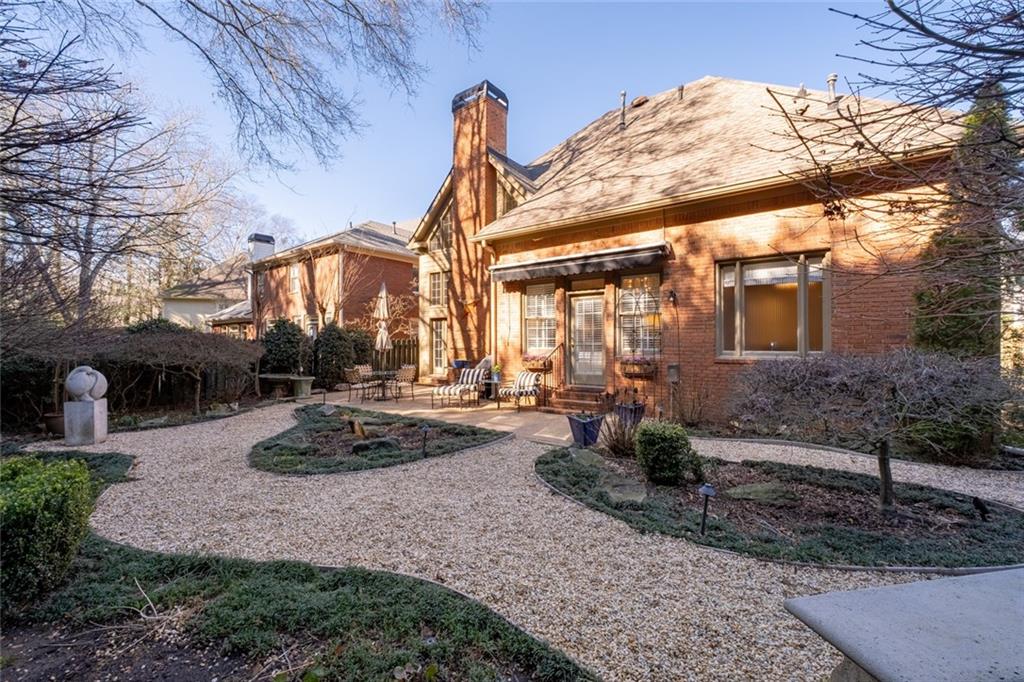 1031 Saint James Crossing NE