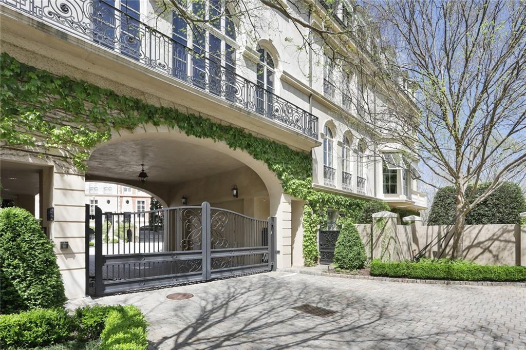 2288 Peachtree Road NW Unit 14