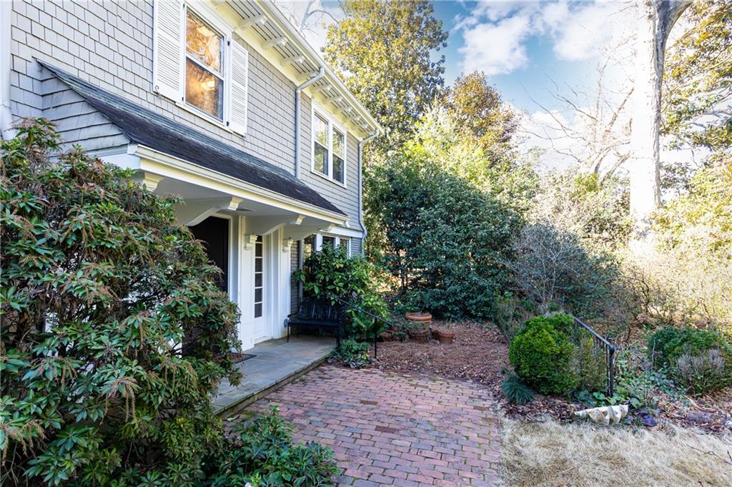 108 W Wesley Road NW