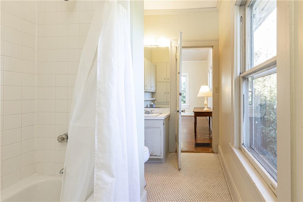 108 W Wesley Road NW