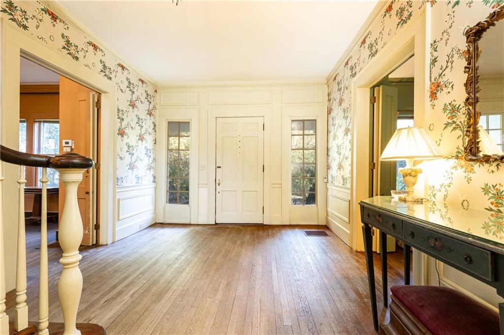 108 W Wesley Road NW